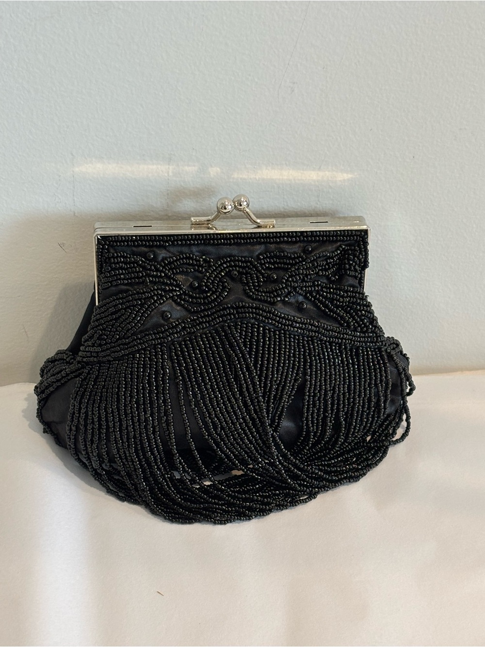 Vintage Black Beaded Evening Clutch purse silver kiss lock & hinged Frame open
